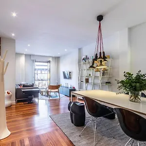 Piso De Diseno Junto Al Casco Viejo Bilbao